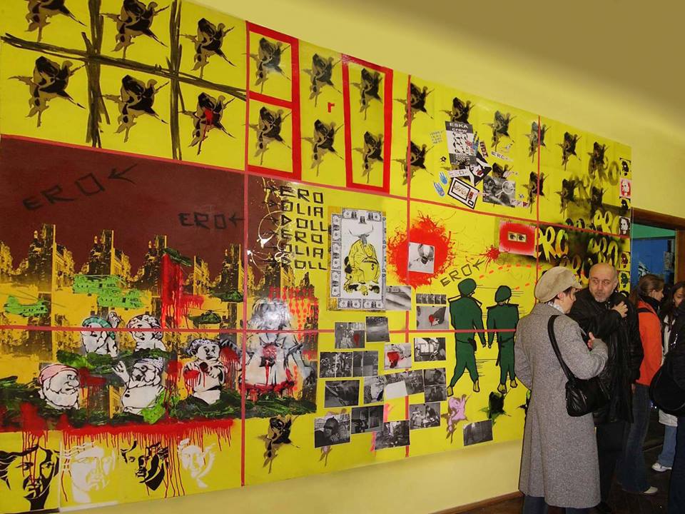 Франківський художник обурений, що його роботами позатикали дірки музею (фото, відео)