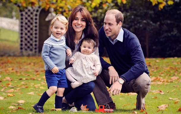 Британська королівська сім’я показала різдвяне фото