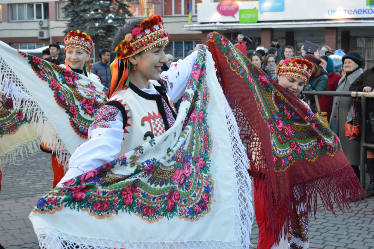 Театралізованим дійством, піснями і танцями у Франківську стартував Новорічно-Різдвяний Фестиваль