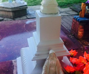 Вандали розбили статуетку Богородиці біля джерела на міському озері (ФОТОФАКТ)