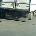 На Довженка автівка “влетіла” у вантажівку (ФОТО, ВІДЕО)