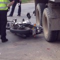 На Мазепи під “Камаз” потрапив мотоцикл – водія двоколісного госпіталізували (ФОТО)