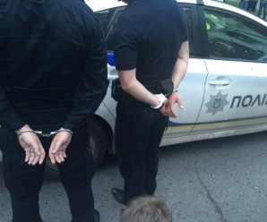 Одеських патрульних спіймали на хабарі