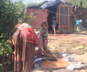 На коломийському сміттєзвалищі мешкають роми, які приїхали на заробітки (ФОТО)
