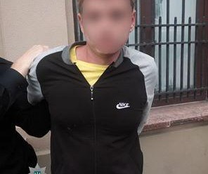 В гуртожитку на вулиці Дністровській 23-річний прикарпатець ножем порізав чоловіка