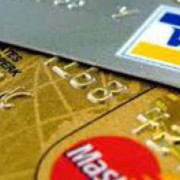 Банки повертатимуть українцям вкрадені з платіжних карток гроші.