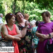 “Сорі, внучки”: як пенсіонери в міському парку танцювали (ФОТО)
