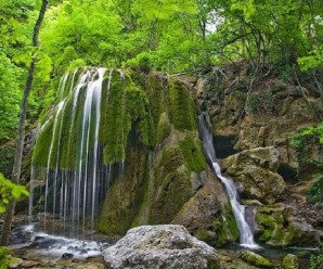 10 дивовижних водоспадів України