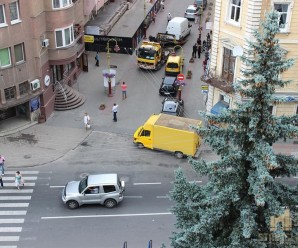Патрульні евакуювали ще одного авторагуля із центру Івано-Франківська (фото+відео)