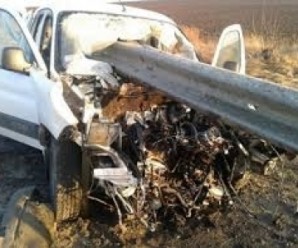 Рятувальники вирізали дорожній відбійник з авто, яке зазнало аварії на Рогатинщині