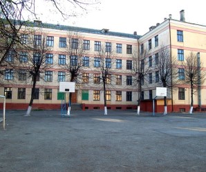 Хлопець вчетверте “замінував” школу №13 у Франківську – мер пропонує карати батьків