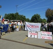 У Словенії Путіну влаштували зустріч із плакатами “терорист №1”