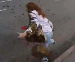 З’явилося відео, як журналістку в Москві облили лайном