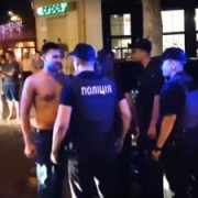 У Миколаєві поліція не може вгамувати агресивних “мажорів” – з’явилось відео