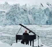 Відомий піаніст грає біля льодовика – це справді захоплююче! (відео)