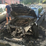 У мережі з’явились світлини згорілих біля Калуського відділення поліції автомобілів (фото).
