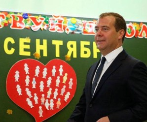 Медведєв порадив збіднілим вчителям змінити роботу