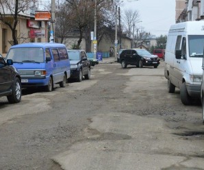 Буковелівська фірма ПБС розпочала ремонт багатостраждальної вулиці Кармелюка (фото).