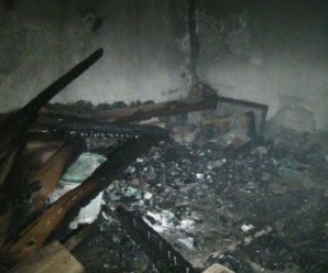 На Прикарпатті через пожежу рятувальники евакуювали цілий будинок (відео).