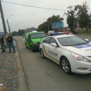 В Івано-Франківську патрульні зупинили автомобіль інкасаторів з нетверезим водієм (фото).