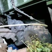 Нічна ДТП у Харкові – вантажівка виїхала на дах будинку