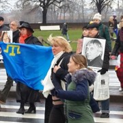 У Росії відбулася масова акція з українськими прапорами: з’явилися фото