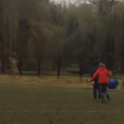 У Франківську студентки рюкзаками “вибивали” з парку збоченця