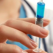 На Прикарпатті розпочали вакцинацію проти раку у жінок