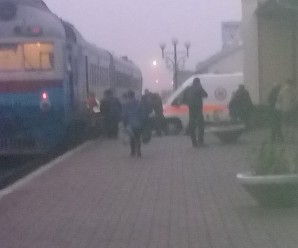 На Коломийщині потяг відрізав ногу хлопцеві – його занесли в тамбур, а медиків викликали на кінцевій станції (ФОТО)
