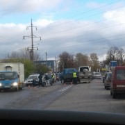 ДТП при в’їзді в Івано-Франківськ: не розминулась вантажівка і “дев’ятка” (фото)