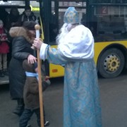 У тролейбусах Франківська Миколай вітав пасажирів зі святом (фото)