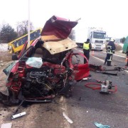 Жахлива ДТП на Львівщині: після зіткнення з маршруткою автівку розчавило, водій загинув