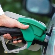 Найбільші АЗС підвищили ціни на бензин і дизпаливо