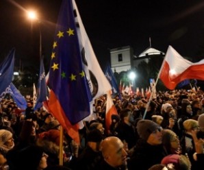 У Польщі понад 2 тисячі протестувальників блокували будівлю Сейму