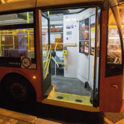 У Франківську водій автобуса № 22 у дверях затиснув коляску з дитиною