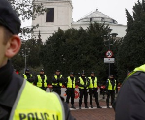Протести у Польщі: до столиці стягують сотні правоохоронців