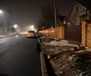 Чхати на якість: у Коломиї ремонтують дороги навіть у сніг та мороз (фото)