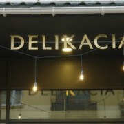 Нова Delikacia у центрі міста — авторські десерти і не тільки (ФОТОРЕПОРТАЖ)