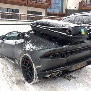 Британець з Instagram прославився на всю Україну, приїхавши на Lamborghini у Карпати