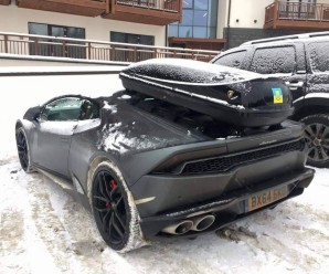 Британець з Instagram прославився на всю Україну, приїхавши на Lamborghini у Карпати
