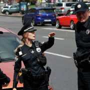 Поліцейським офіційно заборонили матюкатися на роботі і поза нею