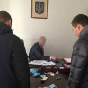 Заступника начальника Львівської митниці затримали за вимагання $15 тис. хабара від підлеглих