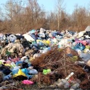 Прикарпатське містечко потопає у смітті (ВІДЕО)