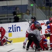 Російські хокеїстки жорстоко побили суперниць: з’явилось відео