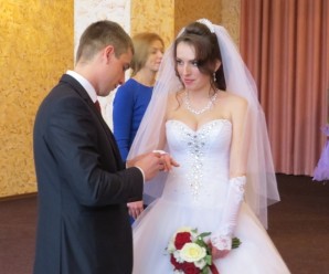 Їх одружила війна: франківчанка на власне весілля прибула з передової