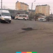 Ремонт за будь-яких погодніх умов: в Франківську розпочався ямковий ремонт доріг