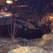 З’явились фото смертельної ДТП на Прикарпатті, де авто злетіло з моста у воду (фото)