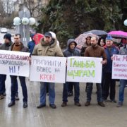 Франківські “укропівці” вийшли на протестну акцію проти торгівлі з окупантами (фото)