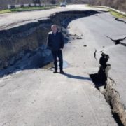 З’явились шокуючі фото зруйнованої дороги у Криму