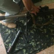 Боєць ЗСУ сфотографувався з новою українською зброєю, яка не афішується (ФОТО)